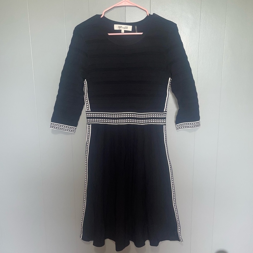 Diane Von Furstenberg Black Ribbed Knit Sweater Dress with White Detail Medium